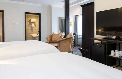 Hilton Hotel | ANEW Hotel Hilton