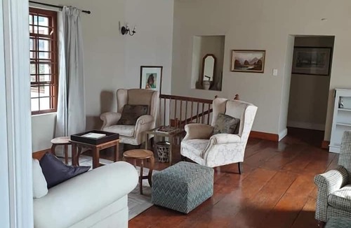 Grahamstown House | 137 High Street Guest House