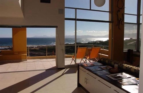 De Kelders House | Crayfish Lodge Sea & Country Guest House