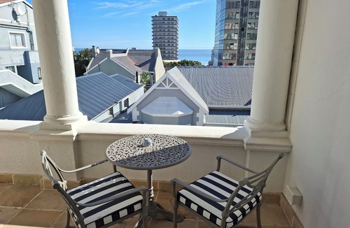 Three Anchor Bay House | Blackheath Lodge