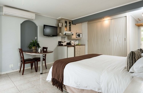 Camps Bay Hotel | Place on the Bay Self-Catering