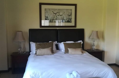 Lanseria Bed & Breakfast | The Moon and Sixpence Garden Guest House