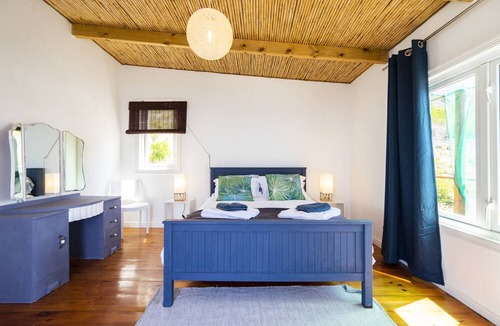 Fish Hoek House | Mountain King cottage- watch the oceans from top of the world
