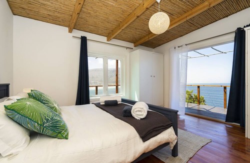 Fish Hoek House | Mountain King cottage- watch the oceans from top of the world