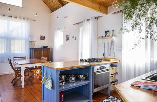 Fish Hoek House | Mountain King cottage- watch the oceans from top of the world