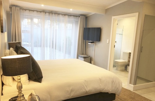 Knysna Central Apartment | Bosch On Grey