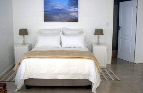 Stompneusbaai Apartment | Guest Suite with a sea view
