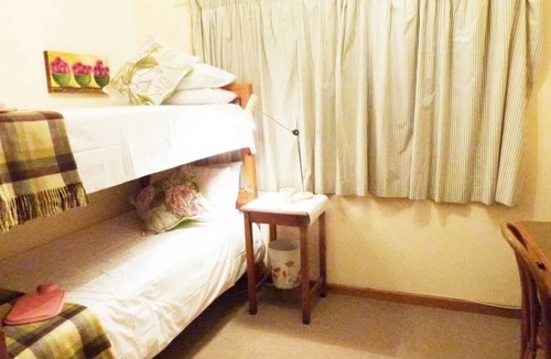 Barrydale Cottage | Cosy 6 Person Cottage With Mountain View