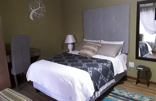 Victoria West House | Victoria Oaks Guest House