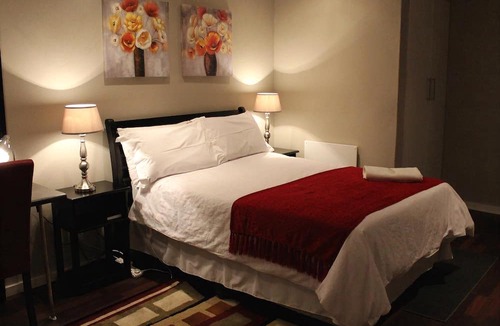 Komani Bed & Breakfast | Tranquil House B&B @ 10 Berry St