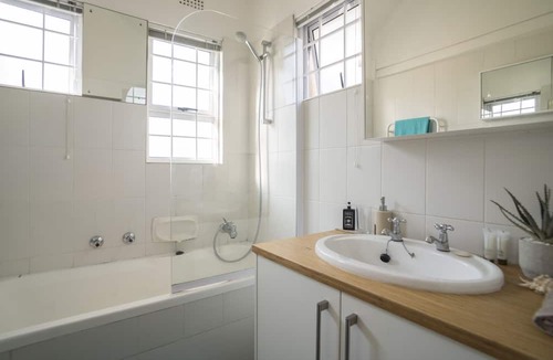 Rondebosch Apartment | Loft Style apartment with stunning garden close