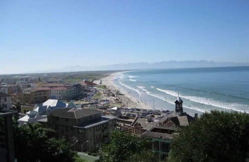 Redhill Apartment | Mountainside 2 floor apartment has magical sea views