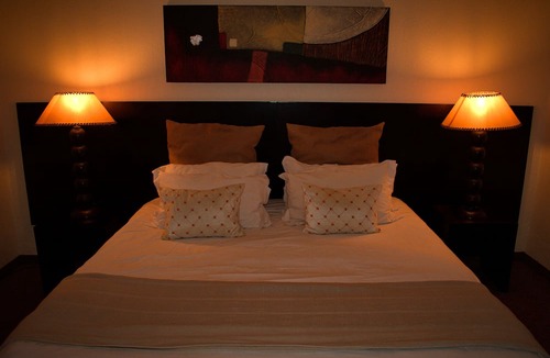 Vaalview Hotel | Waterfront Country Lodge