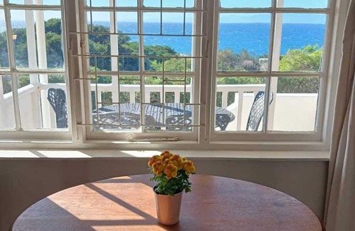 Simon's Town House | Boulders Beach Hotel and Restaurant
