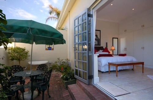 Summerstrand House | Anchorage Guest House