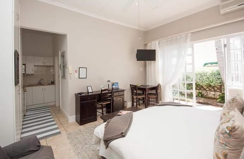 Summerstrand House | Anchorage Guest House