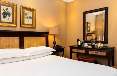 Brandwag Hotel | Premier Hotel Anta Boga