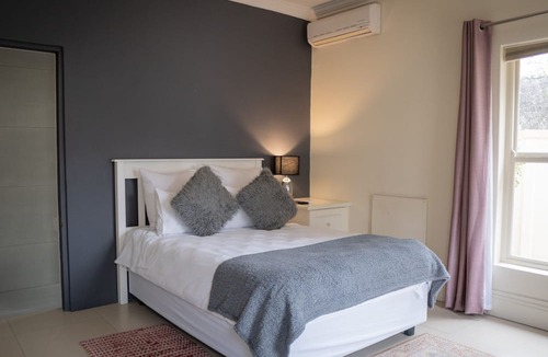 Lakeside Bed & Breakfast | Rustic Manor Bed And Breakfast