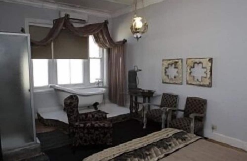 Ficksburg House | The Green Acorn Guest House