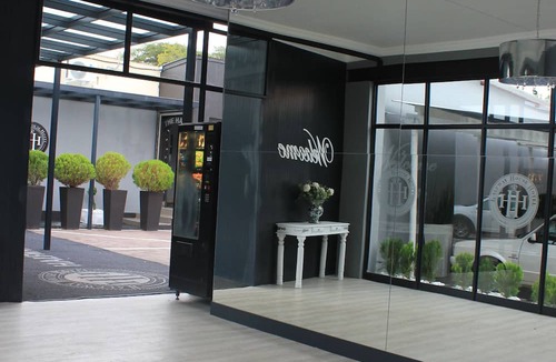Kimberley Hotel | The Halfway House Hotel