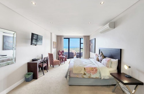 Camps Bay Villa | The Blue Emerald