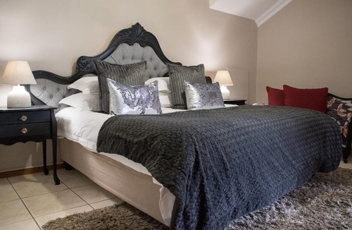 Paarl House | A Queenslin Guesthouse