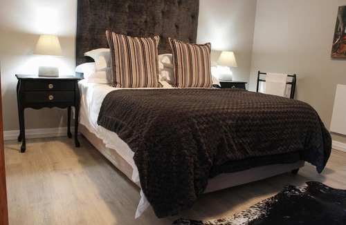 Paarl House | A Queenslin Guesthouse