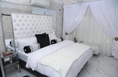 Welkom House | Villa Grande Luxury Accommodation