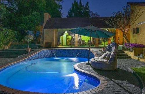 Newcastle Hotel | The Tuscan Garden Guesthouse