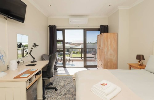 Struisbaai House | Stonehouse on Main