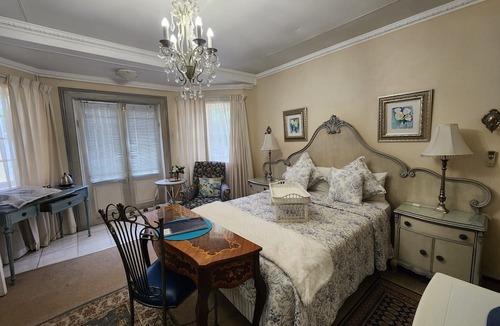 Universitas House | THE SUMMER PLACE BOUTIQUE GUESTHOUSE