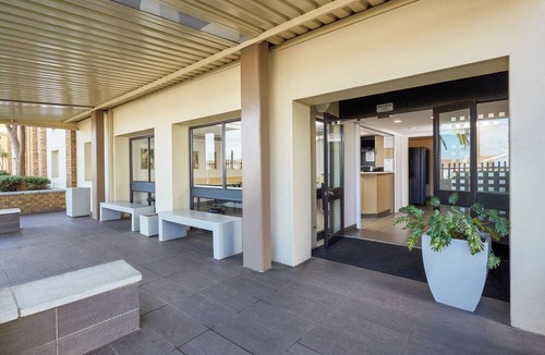 Parow Hotel | SUN1 Parow Cape Town
