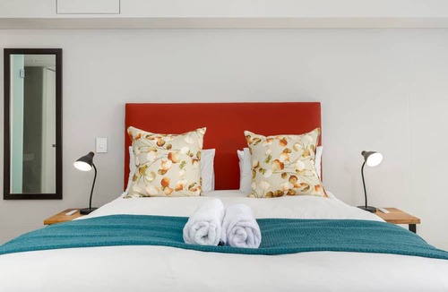 Bo'Kaap Apartment | Stylish 1bed Secure Mountain Views
