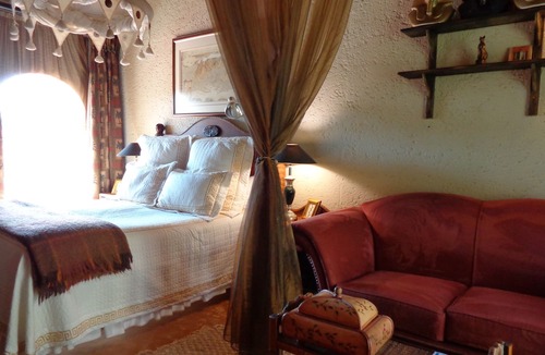 Muckleneuk House | TreeTops & Treats Guest House