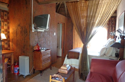 Muckleneuk House | TreeTops & Treats Guest House