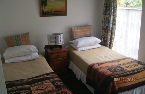 Muckleneuk House | TreeTops & Treats Guest House