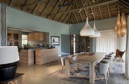Vaalwater Cabin | Mhondoro Safari Lodge & Villa