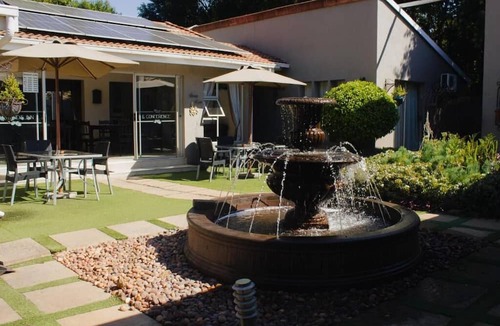Greater Johannesburg Metropolitan Area Bed & Breakfast | Oaklands inn and Conference centre