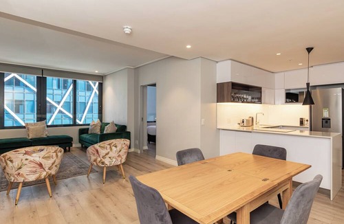 Cape Town City Centre Hotel | 16 On Bree Executive Apartment