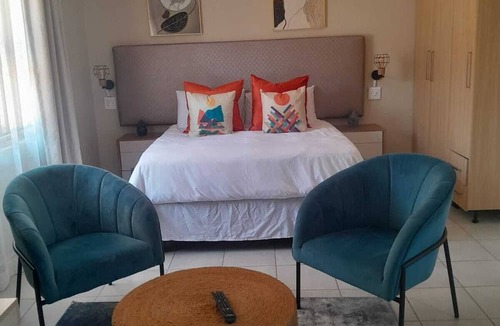Lombardy East House | Nu Oasis guest house
