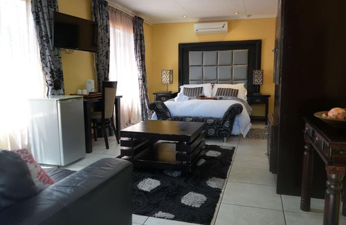 Flora Park Cabin | Tuscan Lodge Polokwane