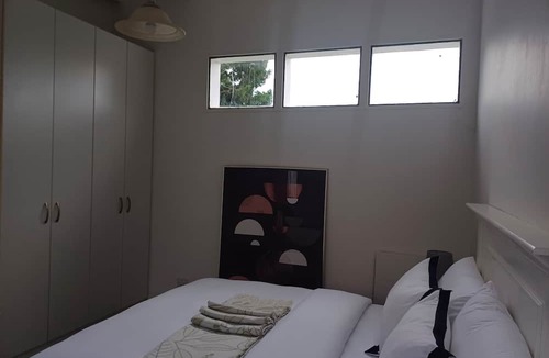 Nahoon Apartment | Cosy 2 Bedroom Apartment in a Prominent Area of East London Nahoon