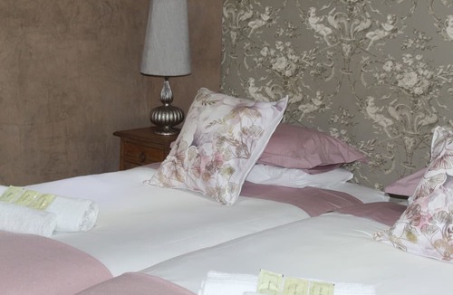 Upington House | Falcon Guesthouse