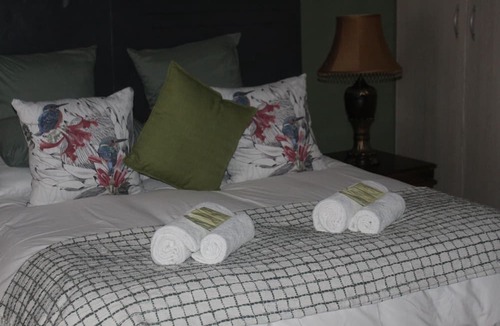 Upington House | Falcon Guesthouse