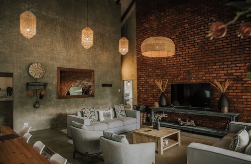 Thorny Bush Game Reserve Cabin | Rhino's Rest Private Luxury Villa