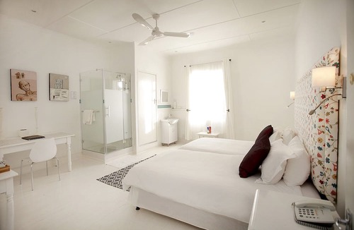 Barrydale Hotel | Karoo Art Hotel