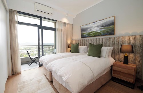 Menlyn Apartment | Luxury and Convenience - Air-conditioned Apartment in Pretoria