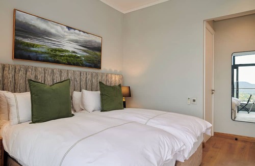 Menlyn Apartment | Luxury and Convenience - Air-conditioned Apartment in Pretoria