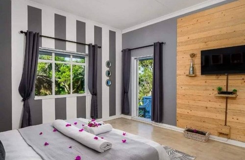 Port Elizabeth House | 302 On Old Seaview Road Chelsea
