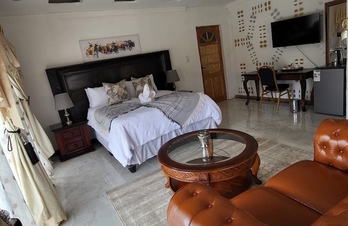 Sakhisizwe Hotel | Luxe Ponte Inn